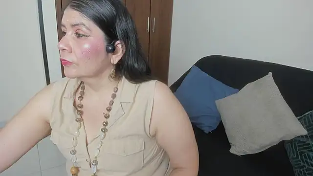 Snapshot of kiraGeiner chatting on April 24, 2026, 2:25 am kiraGeiner online show from April 24, 2026, 2:25 am