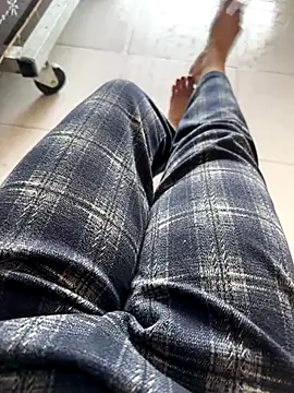 sharon-Hanna online show from December 1, 2025, 2:38 am