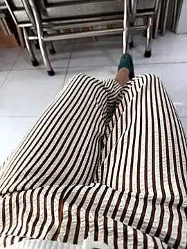 sharon-Hanna online show from December 3, 2025, 1:13 am