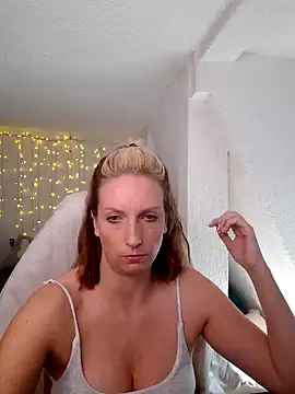 SexyJulia21 online show from February 28, 2025, 9:15 am