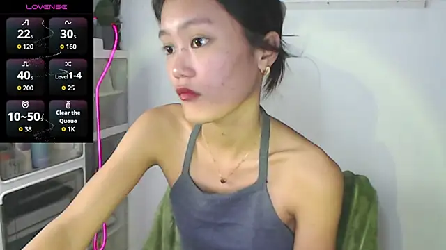 Snapshot of skinny_gracie chatting on May 21, 2026, 8:27 pm skinny gracie online show from May 21, 2026, 8:27 pm