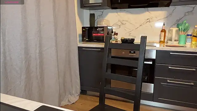 walter cute online show from December 14, 2025, 2:33 pm