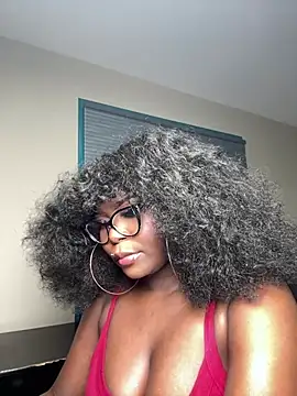 WomanNextdoor1 online show from February 18, 2026, 5:03 am