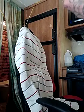 ShawnandDani7074 online show from April 19, 2026, 4:06 pm