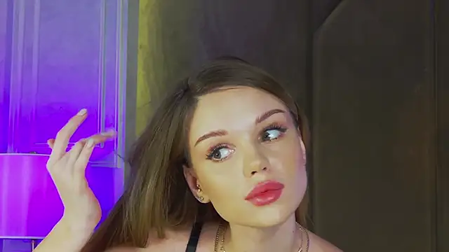 MarilynNova online show from October 11, 2025, 4:33 am