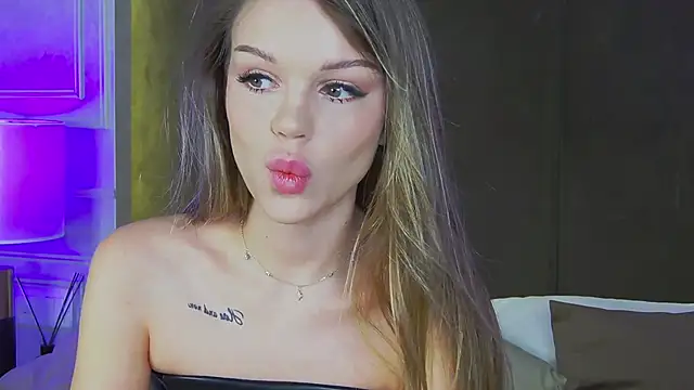 MarilynNova online show from November 15, 2025, 4:21 am