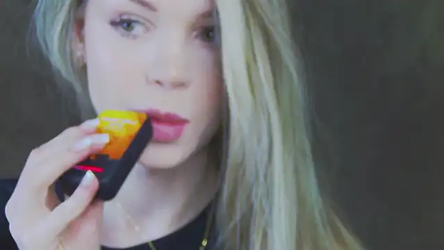 Snapshot of MarilynNova chatting on May 2, 2026, 4:28 am MarilynNova online show from May 2, 2026, 4:28 am
