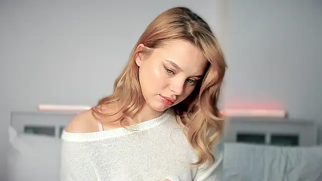 LilyFlamee online show from December 16, 2025, 12:43 pm