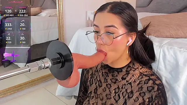 Jazmiinee online show from March 11, 2026, 8:26 pm