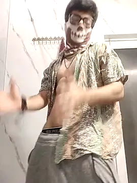Snapshot of mrmasseur06 chatting on May 5, 2026, 7:44 pm mrmasseur06 online show from May 5, 2026, 7:44 pm