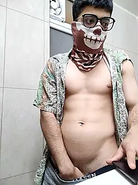 Snapshot of mrmasseur06 chatting on July 1, 2026, 6:51 pm mrmasseur06 online show from July 1, 2026, 6:51 pm