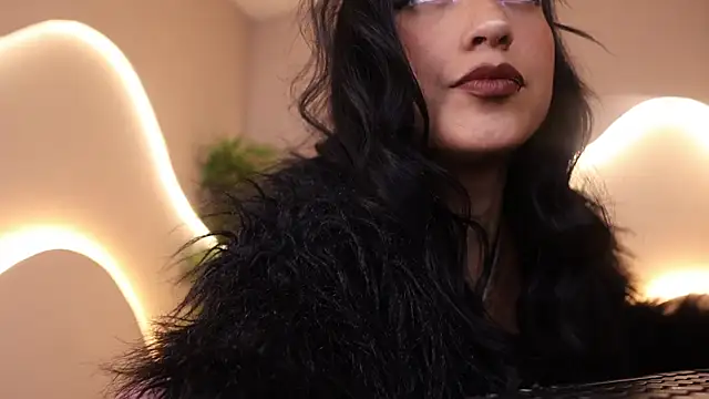 Emma and Issac online show from October 16, 2025, 6:36 am