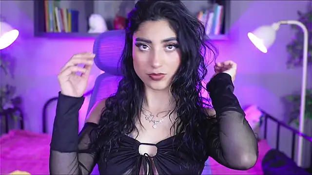 Emma and Issac online show from October 18, 2025, 6:26 am