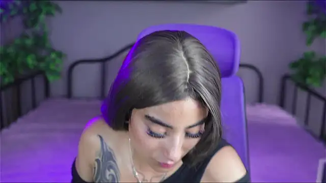 Emma and Issac online show from February 5, 2026, 8:13 pm