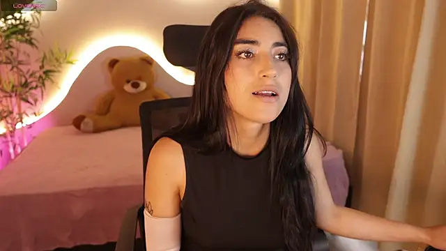 Emma and Issac online show from April 17, 2026, 9:40 pm