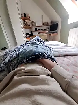 Vivi131p online show from April 22, 2026, 1:23 pm