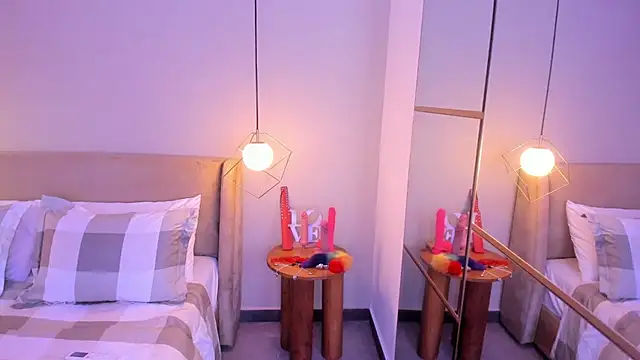 Zammy Sanz online show from November 30, 2025, 3:27 pm