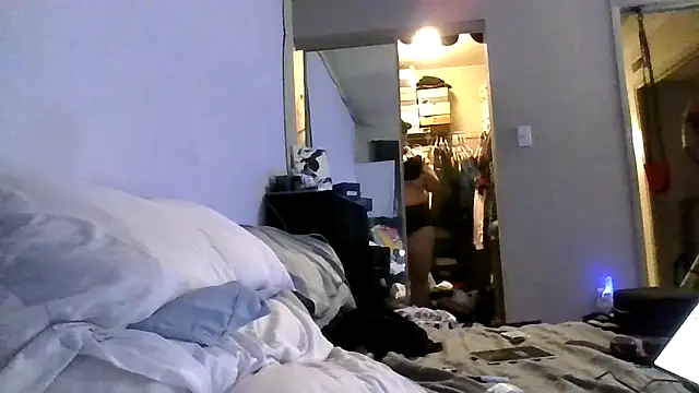 Triggerhappycj100 online show from April 19, 2026, 8:44 pm