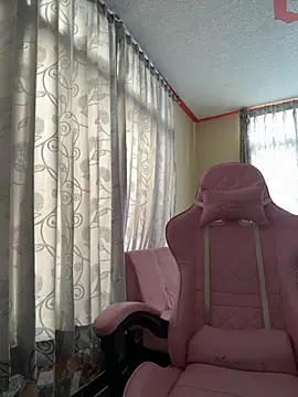 laure torres online show from September 17, 2025, 3:57 pm