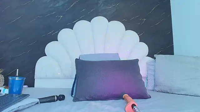 Roxana gomez online show from April 13, 2026, 3:45 am