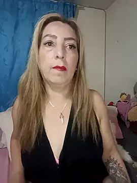 Snapshot of Estefania_Arce chatting on November 4, 2025, 11:04 pm Estefania Arce online show from November 4, 2025, 11:04 pm