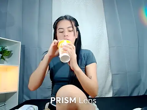 Urasian ladybug online show from November 18, 2025, 4:28 am