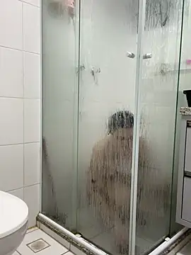 yumi-hot online show from April 6, 2026, 4:52 pm