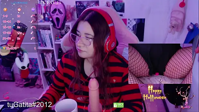 Pink girl0n online show from November 2, 2025, 9:28 pm