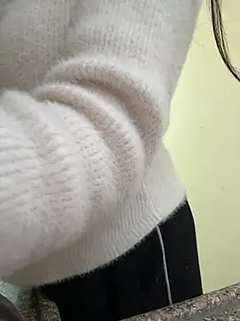 Snapshot of modelnishu chatting on February 4, 2026, 12:44 pm modelnishu online show from February 4, 2026, 12:44 pm