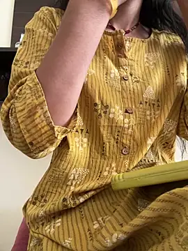 Snapshot of modelnishu chatting on February 15, 2026, 10:14 am modelnishu online show from February 15, 2026, 10:14 am