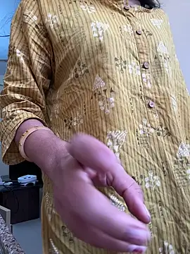 Snapshot of modelnishu chatting on February 19, 2026, 2:40 am modelnishu online show from February 19, 2026, 2:40 am