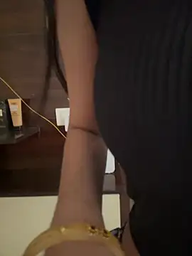 modelnishu online show from April 22, 2026, 3:20 am