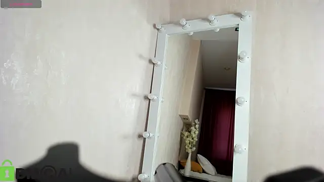 Elle Ellise online show from October 1, 2025, 6:41 am