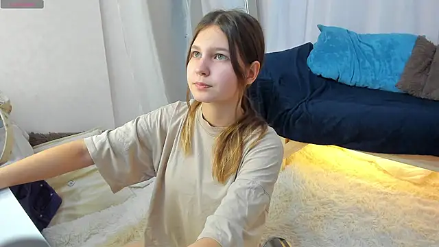 Elle Ellise online show from October 31, 2025, 8:37 am