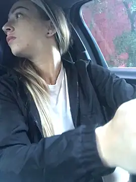 Reina Cummings online show from September 16, 2025, 4:46 am