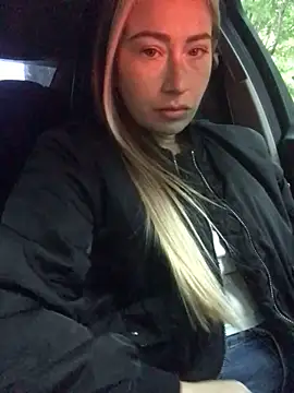 Reina Cummings online show from September 26, 2025, 4:49 am