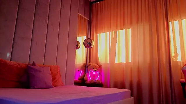 Reina Cummings online show from October 24, 2025, 6:10 am