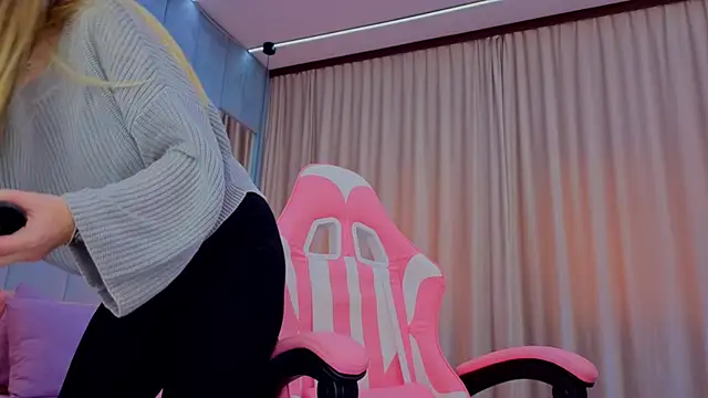 Reina Cummings online show from November 7, 2025, 7:19 am