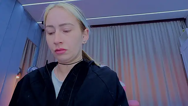 Reina Cummings online show from November 16, 2025, 7:03 am