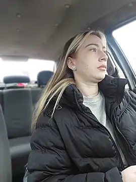 Reina Cummings online show from April 4, 2026, 6:33 am