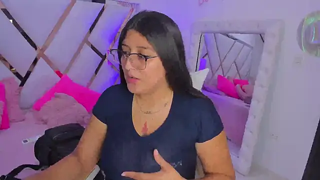 Snapshot of megann__up chatting on October 12, 2025, 11:26 pm megann up online show from October 12, 2025, 11:26 pm