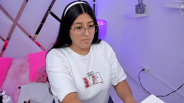 Snapshot of megann__up chatting on November 15, 2025, 3:37 am megann up online show from November 15, 2025, 3:37 am