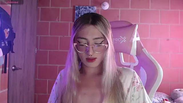 Andrea camilaaa online show from April 21, 2026, 1:17 pm