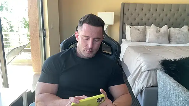 brettmycles28 online show from October 3, 2025, 6:27 pm