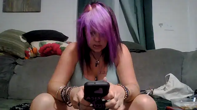 Snapshot of TWiSTYTheTwizted chatting on July 9, 2026, 11:42 pm TWiSTYTheTwizted online show from July 9, 2026, 11:42 pm
