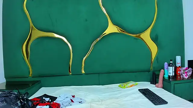 Allisonts69 online show from November 4, 2025, 3:11 pm