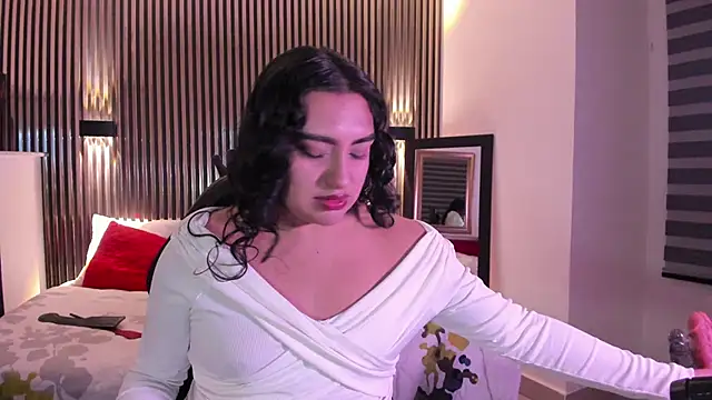 SyraPalmer online show from October 9, 2025, 3:37 am