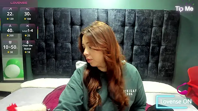 Isa Thompson   online show from October 15, 2025, 3:17 am