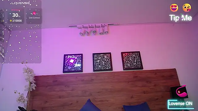 AlexandraCambell online show from September 25, 2025, 8:01 pm