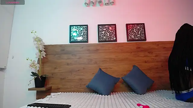 AlexandraCambell online show from October 6, 2025, 7:44 pm